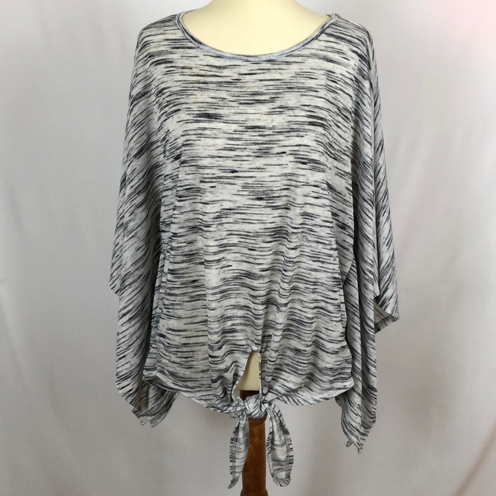 Willow & Sage Black and Gray Batwing Front Tie Lightweight Top - Size Medium